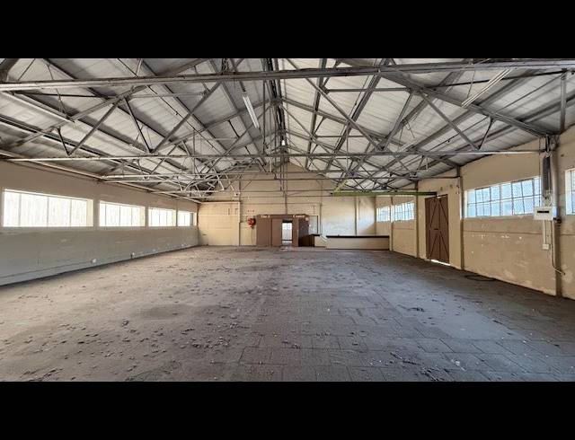 830M² WAREHOUSE TO LET IN STAMFORD HILL